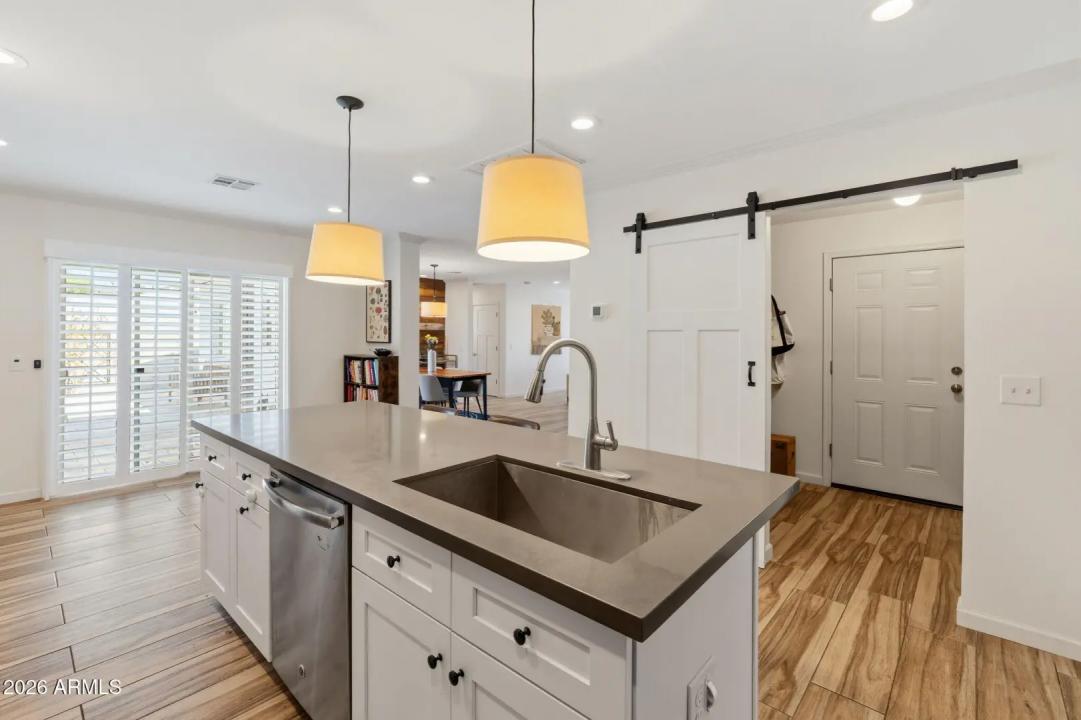 Real Estate Picture 24