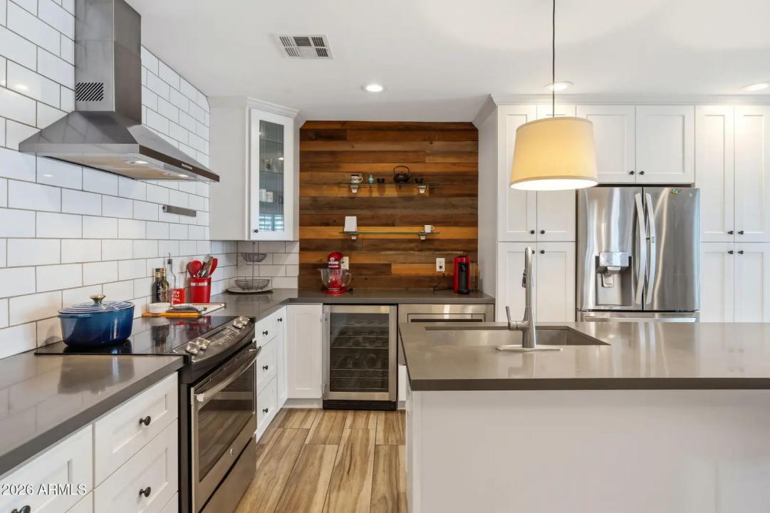 Real Estate Picture 25