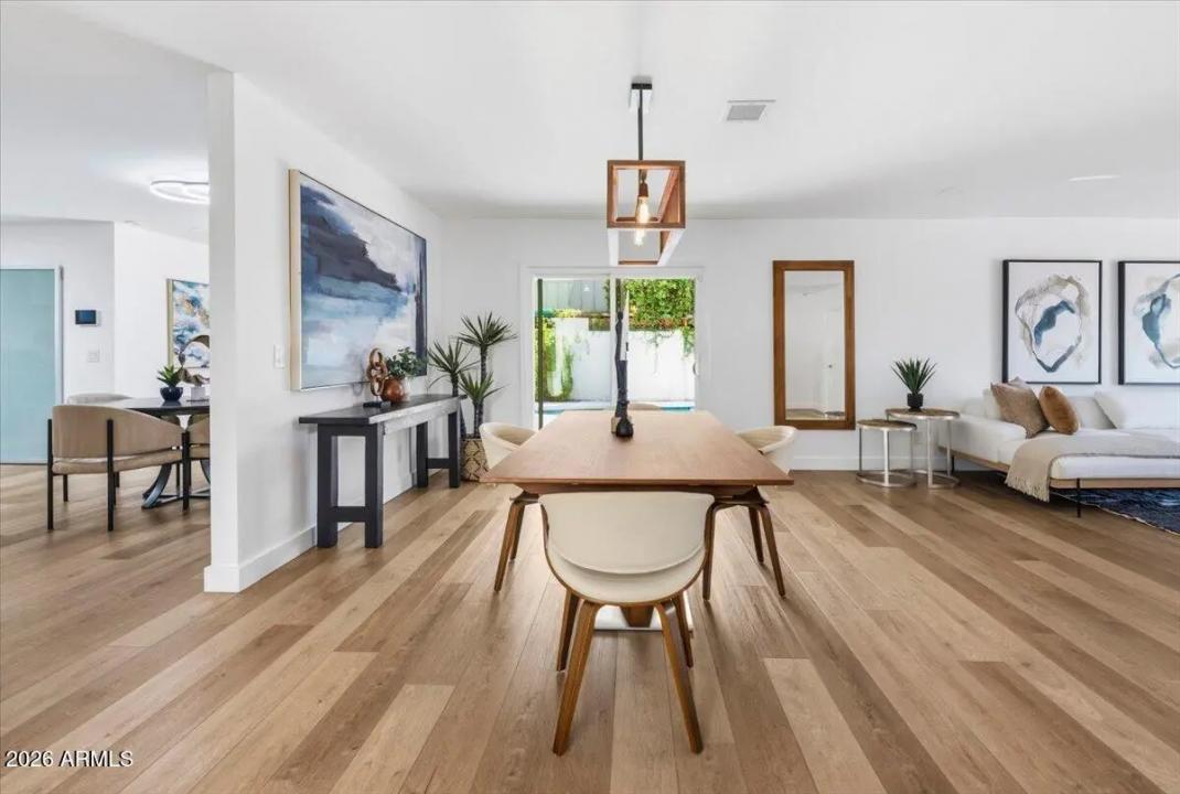 Real Estate Picture 5
