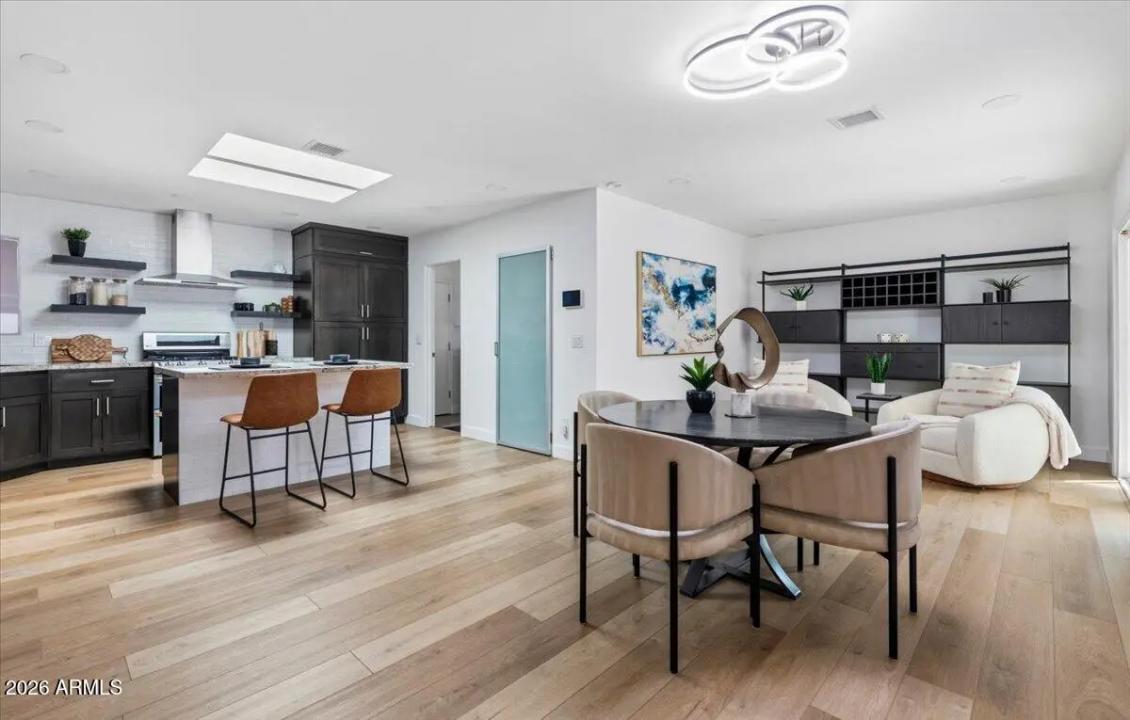 Real Estate Picture 11