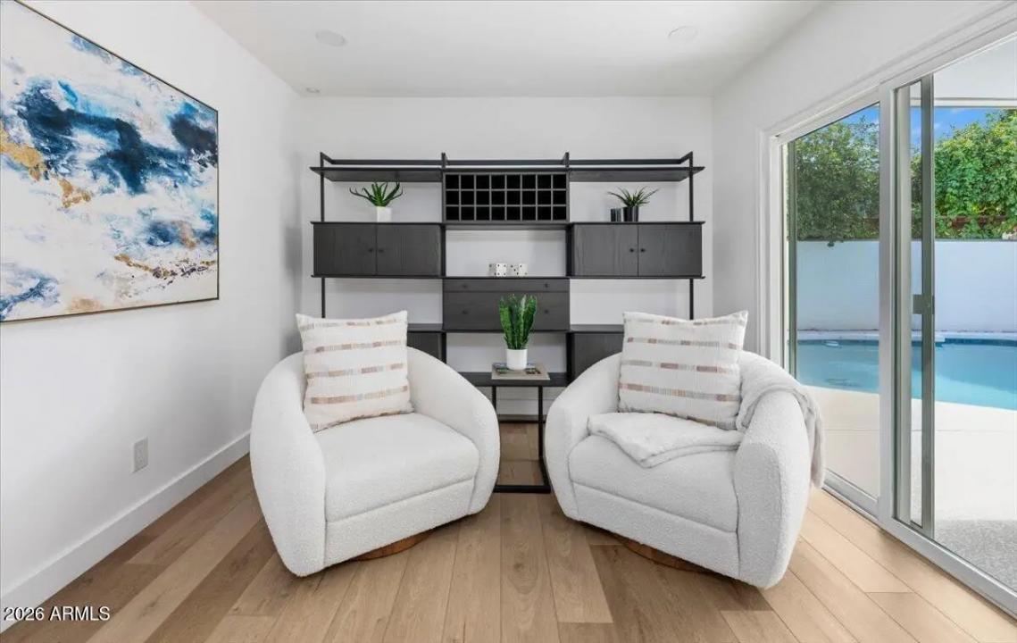 Real Estate Picture 12