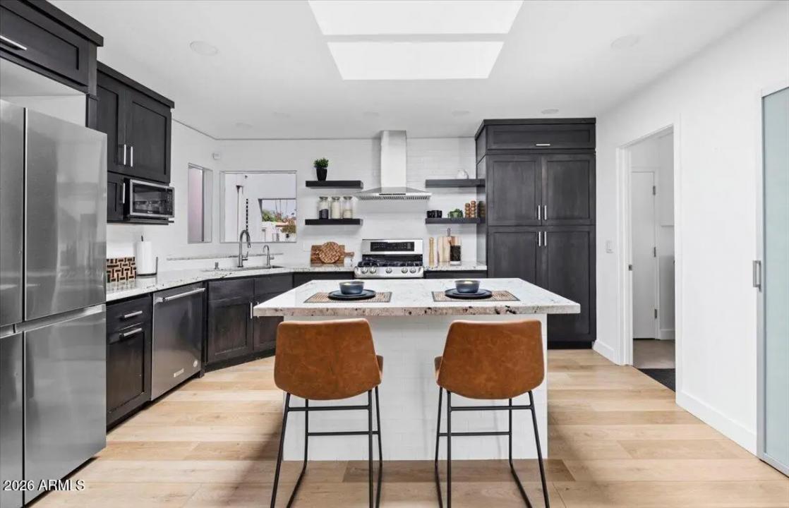 Real Estate Picture 8