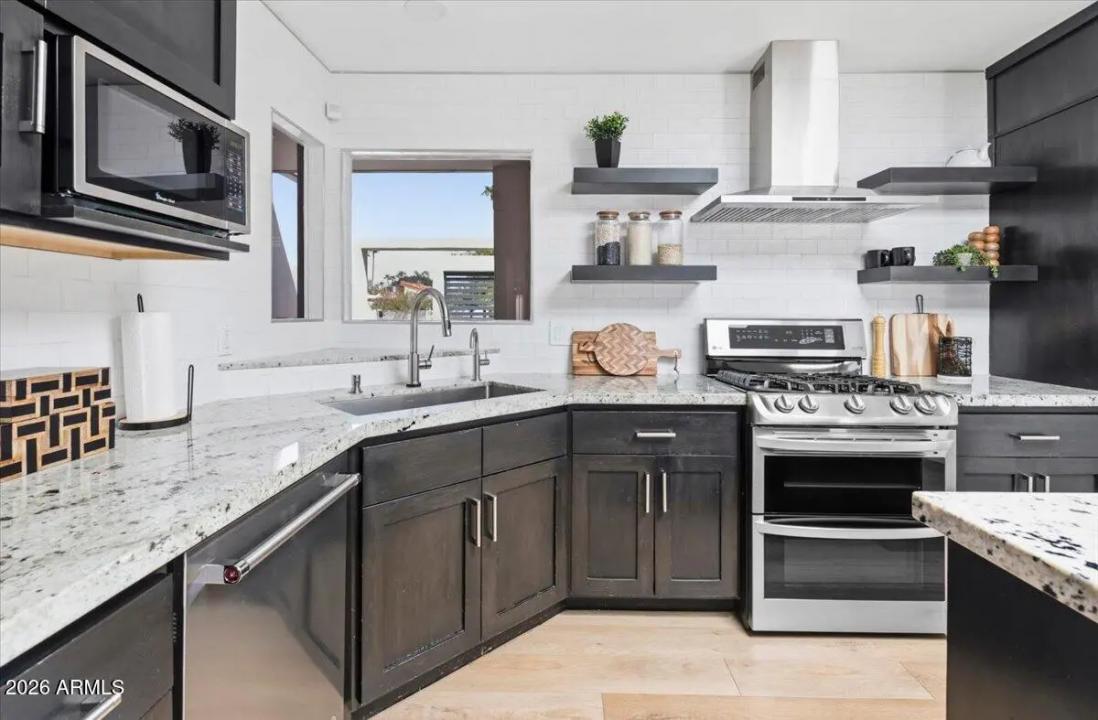 Real Estate Picture 10