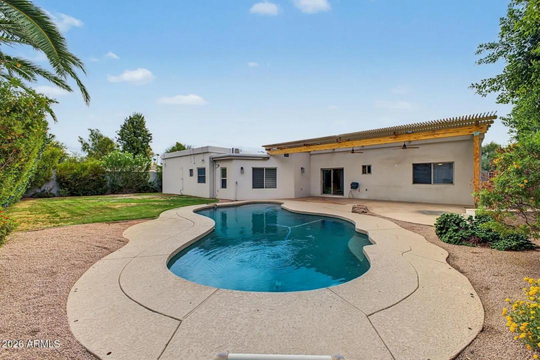Real Estate Picture 4