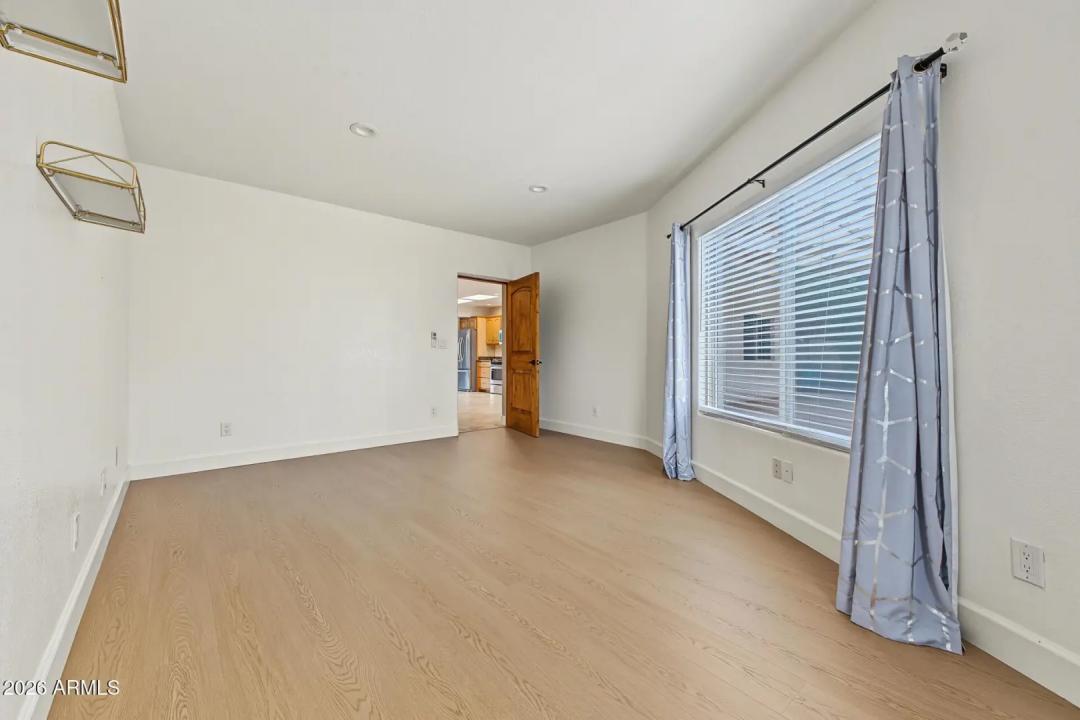 Real Estate Picture 30
