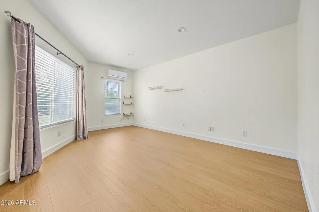 Real Estate Picture 16