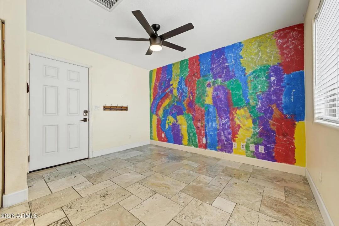 Real Estate Picture 22