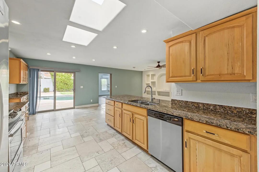 Real Estate Picture 11