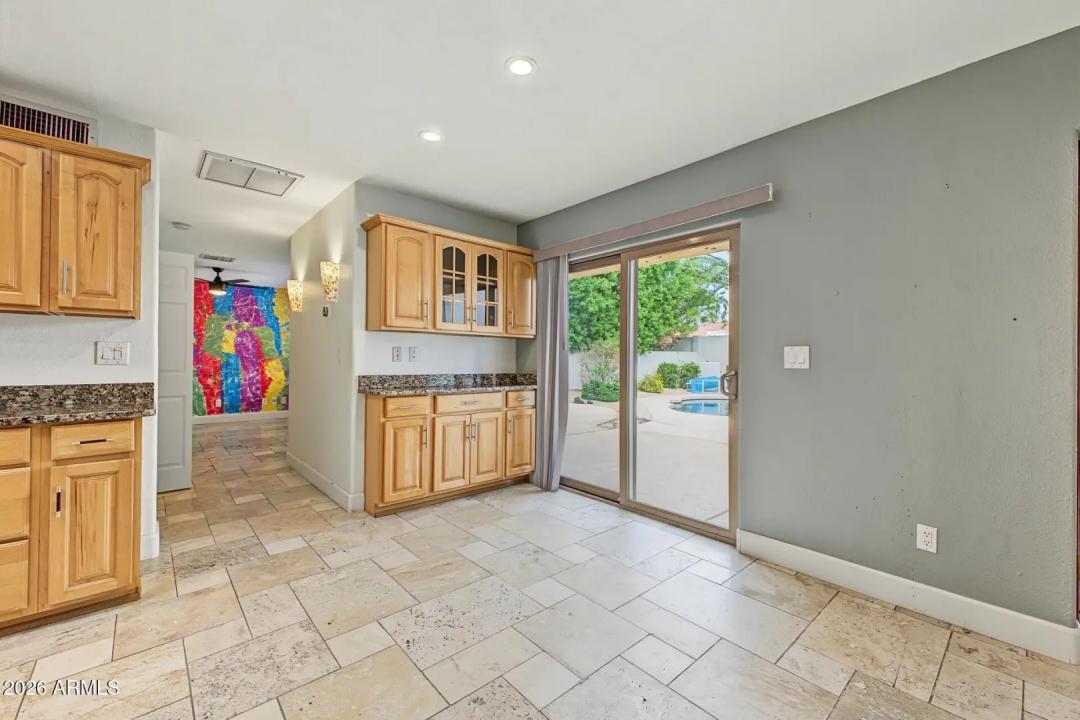 Real Estate Picture 12