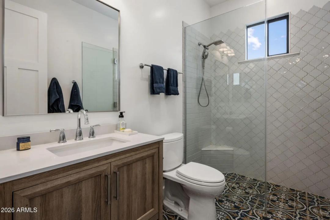 Real Estate Picture 4
