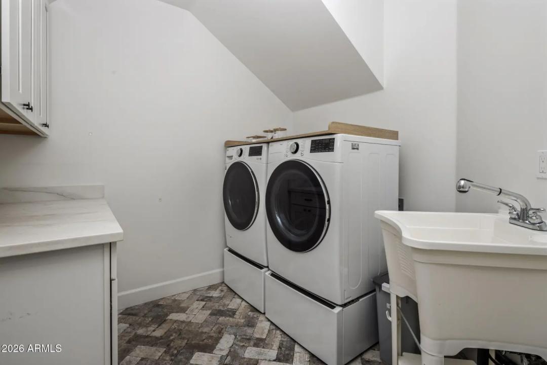 Real Estate Picture 5