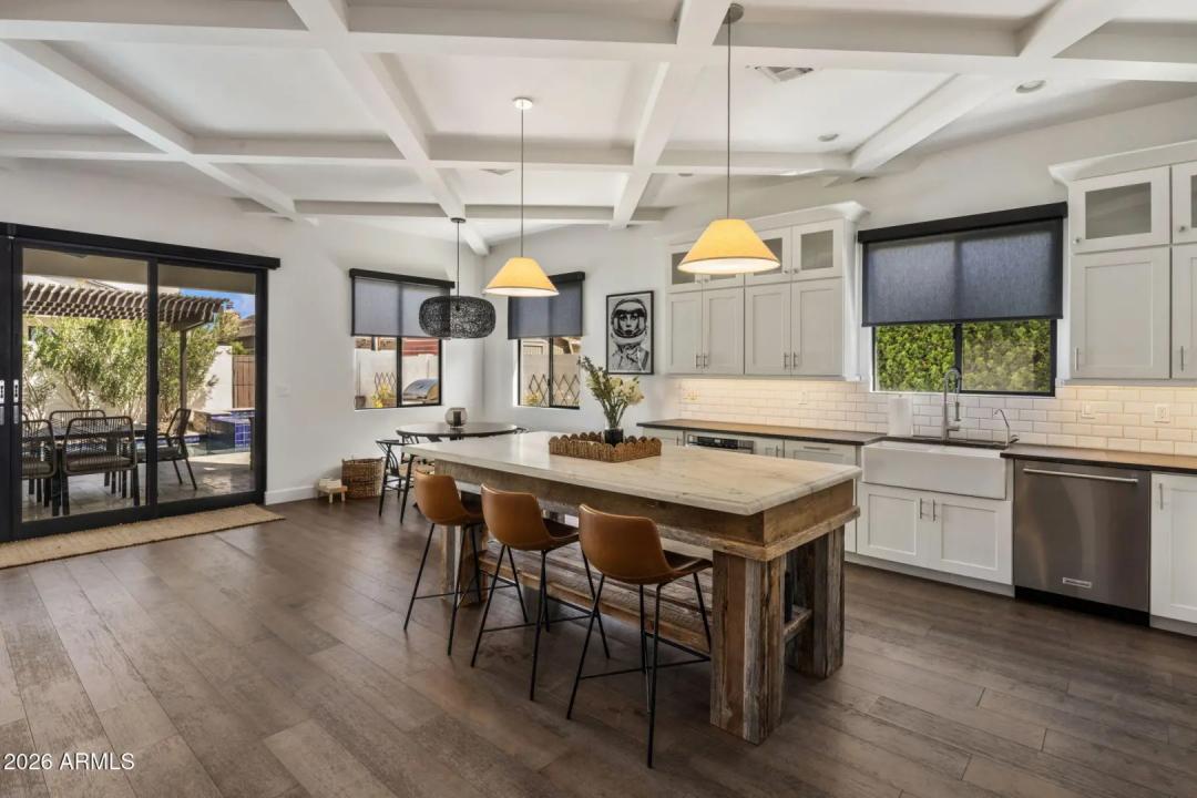Real Estate Picture 8