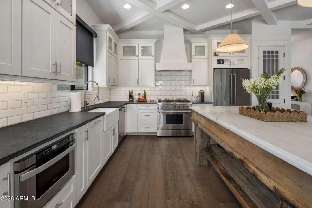 Real Estate Picture 10