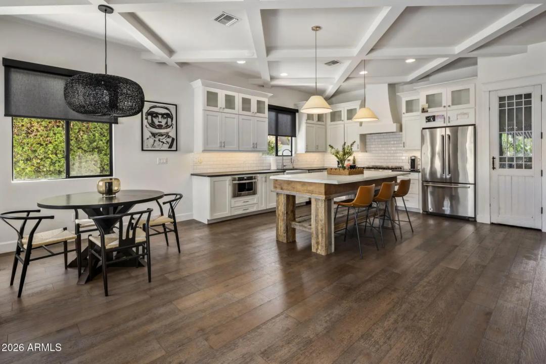 Real Estate Picture 12