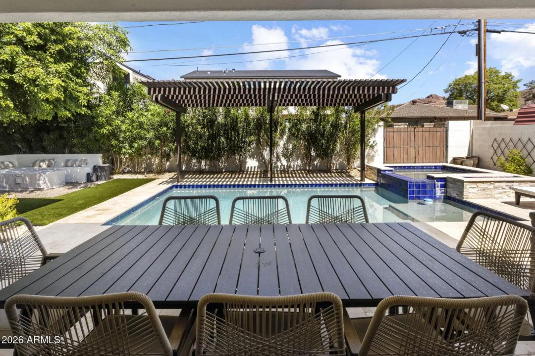 Real Estate Picture 30