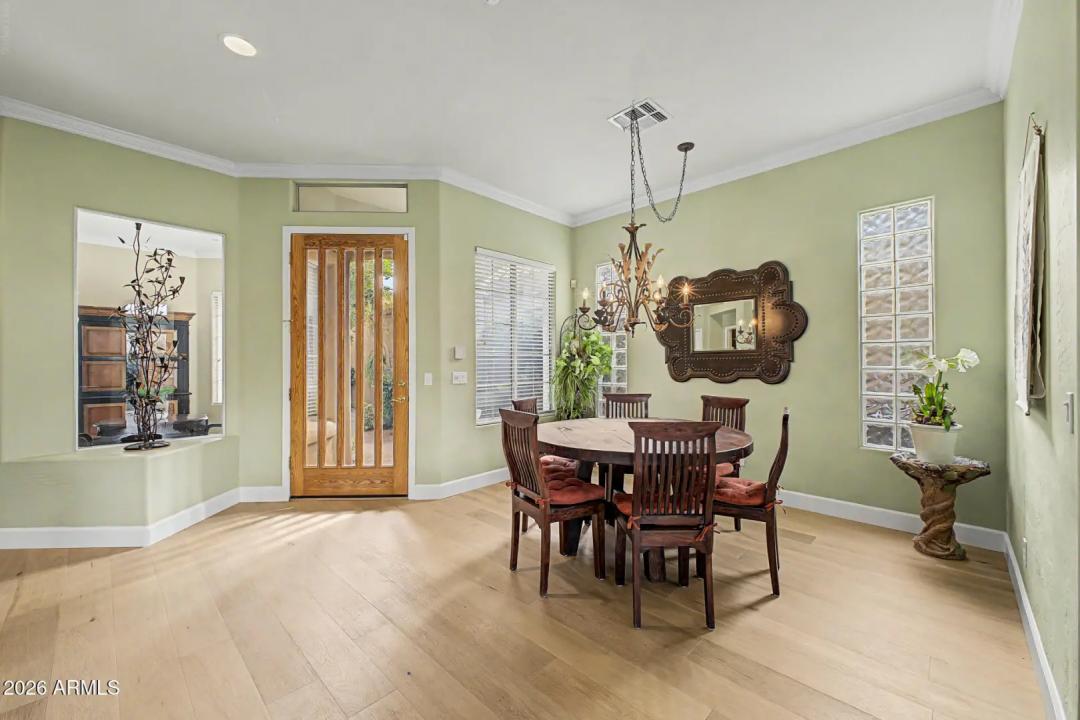 Real Estate Picture 7