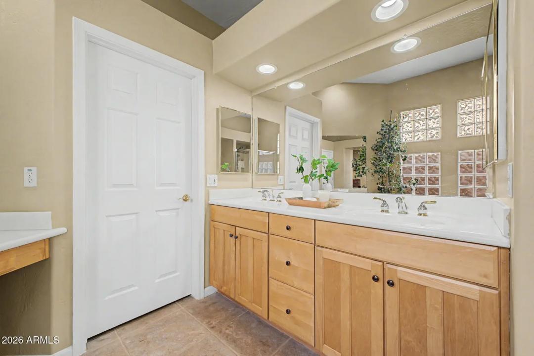 Real Estate Picture 14