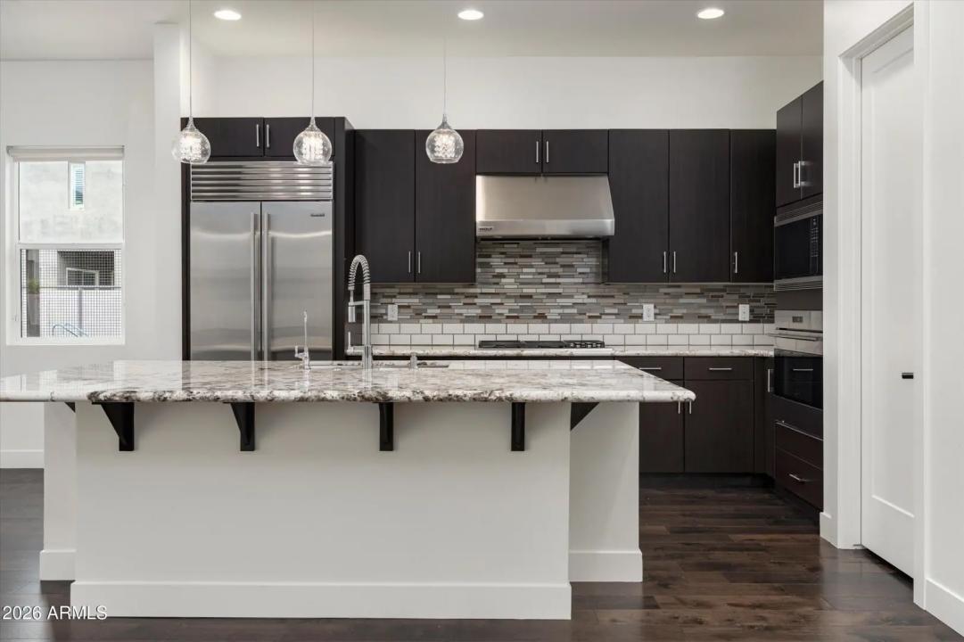 Real Estate Picture 3
