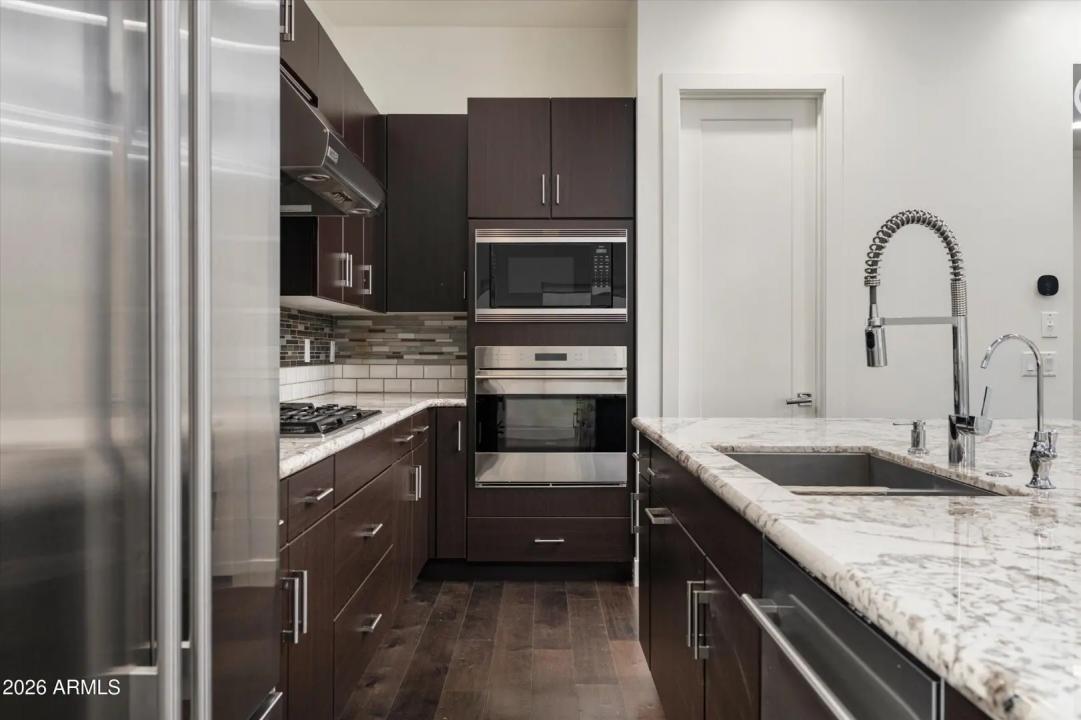 Real Estate Picture 4