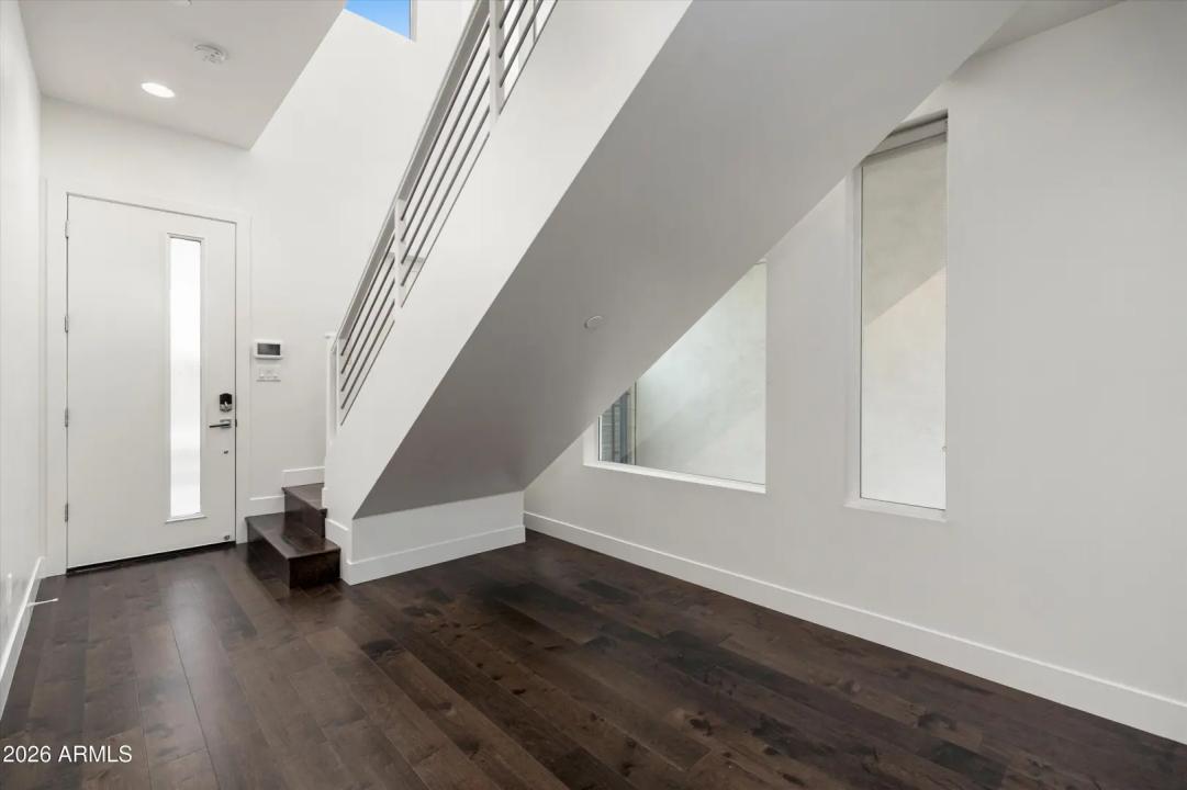 Real Estate Picture 9