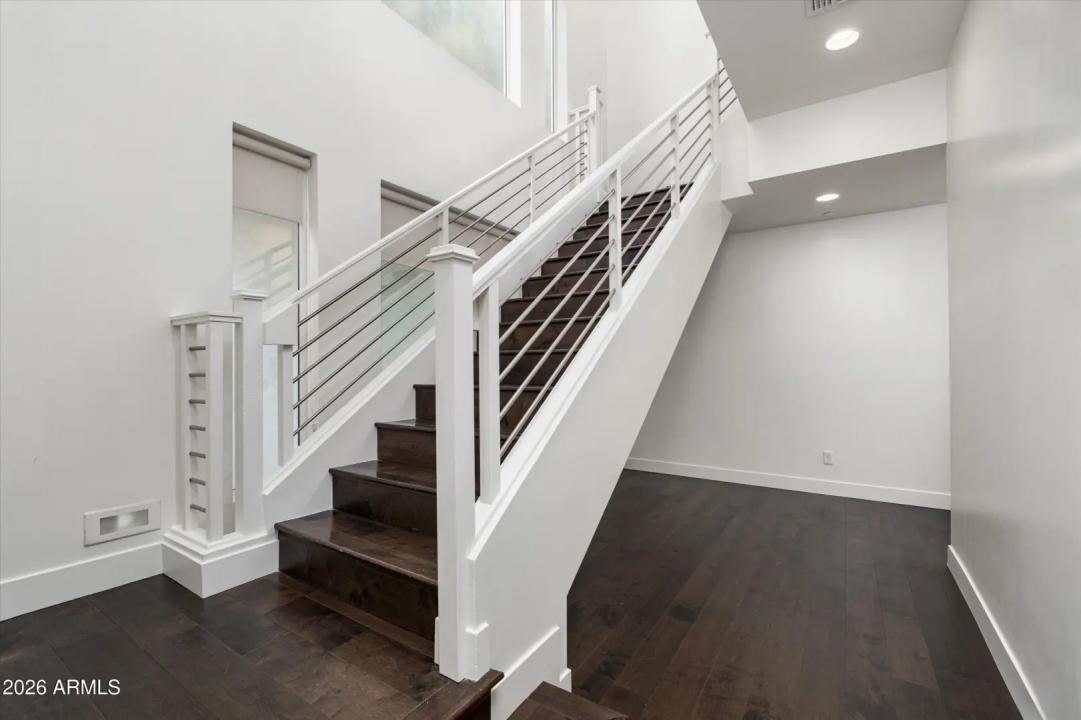 Real Estate Picture 11