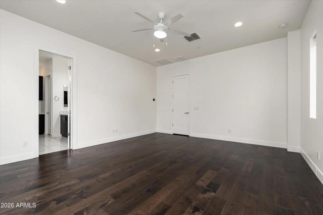 Real Estate Picture 13