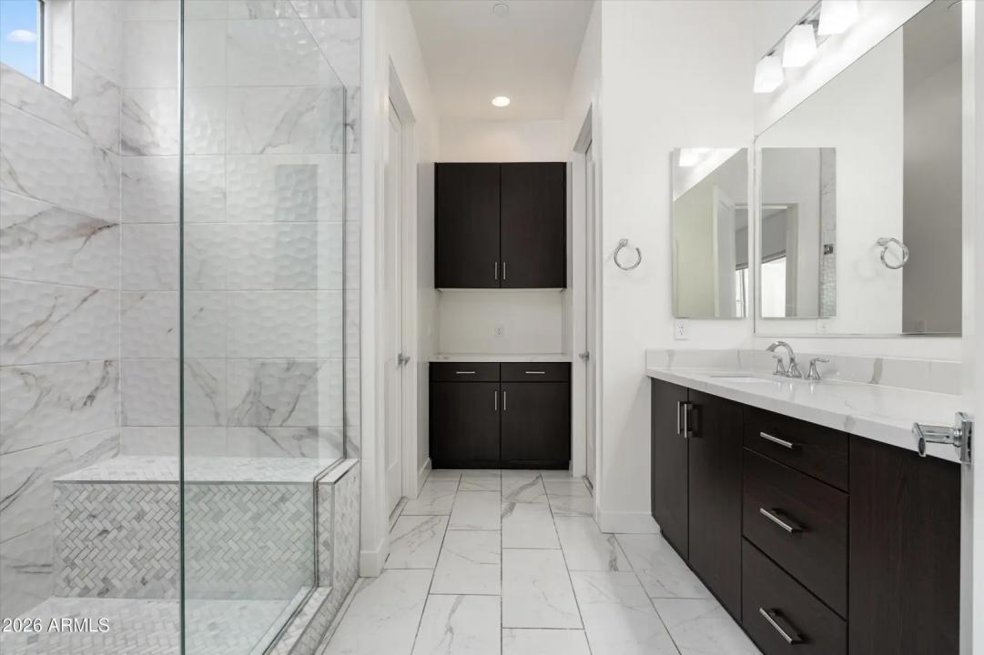 Real Estate Picture 14