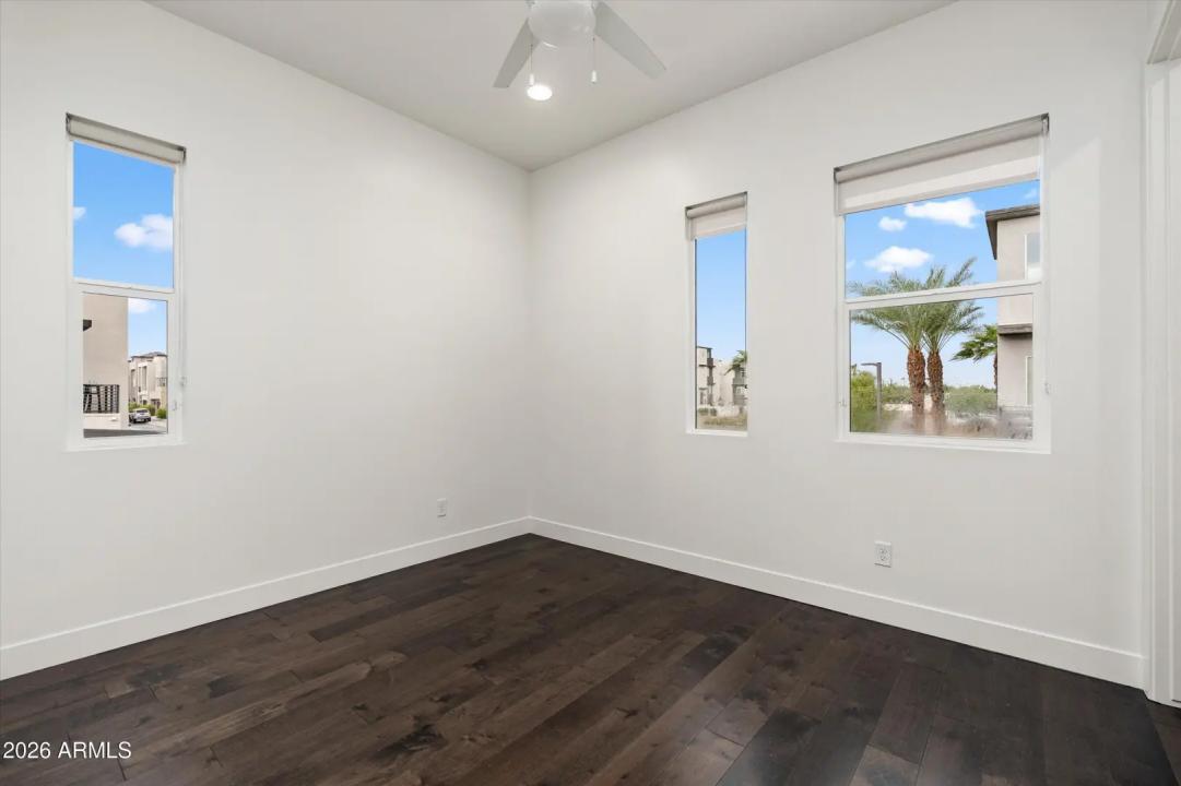 Real Estate Picture 18