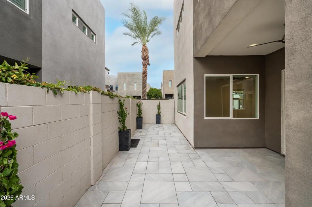 Real Estate Picture 23