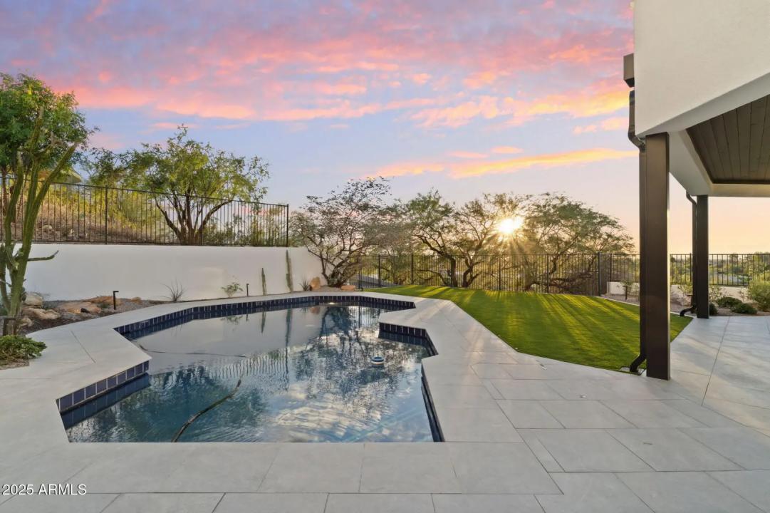 Real Estate Picture 6