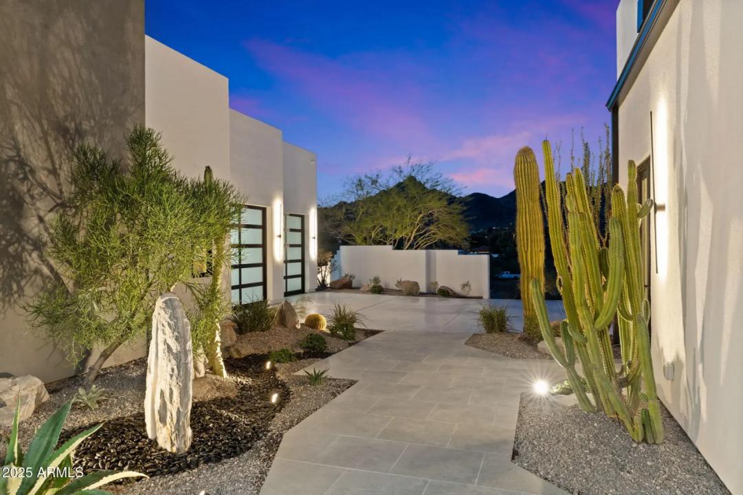 Real Estate Picture 7