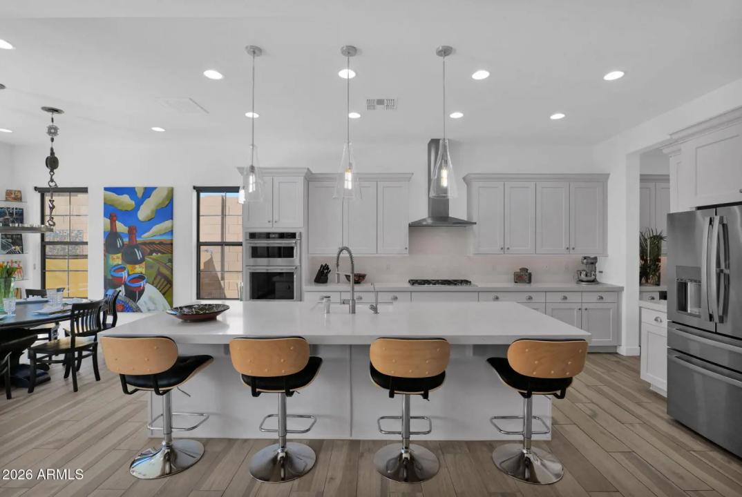 Real Estate Picture 4