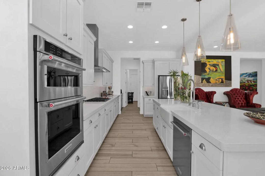Real Estate Picture 8