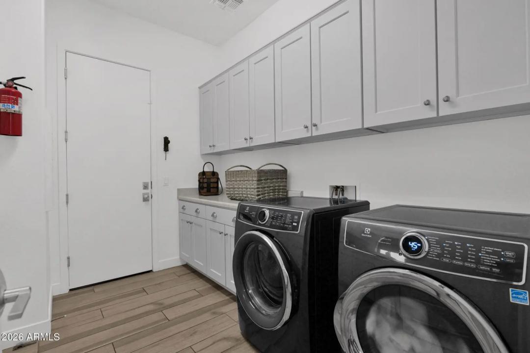Real Estate Picture 24