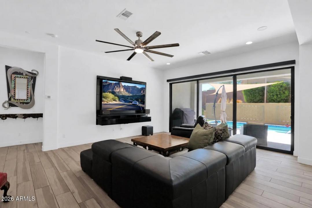 Real Estate Picture 11