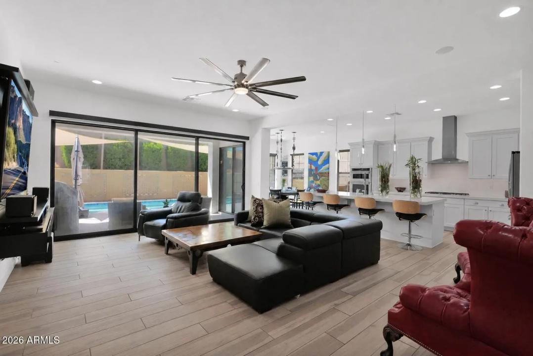 Real Estate Picture 13