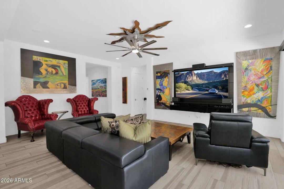 Real Estate Picture 16
