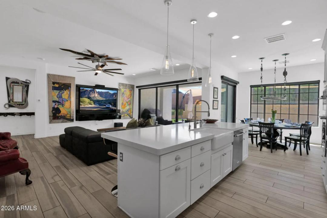 Real Estate Picture 7