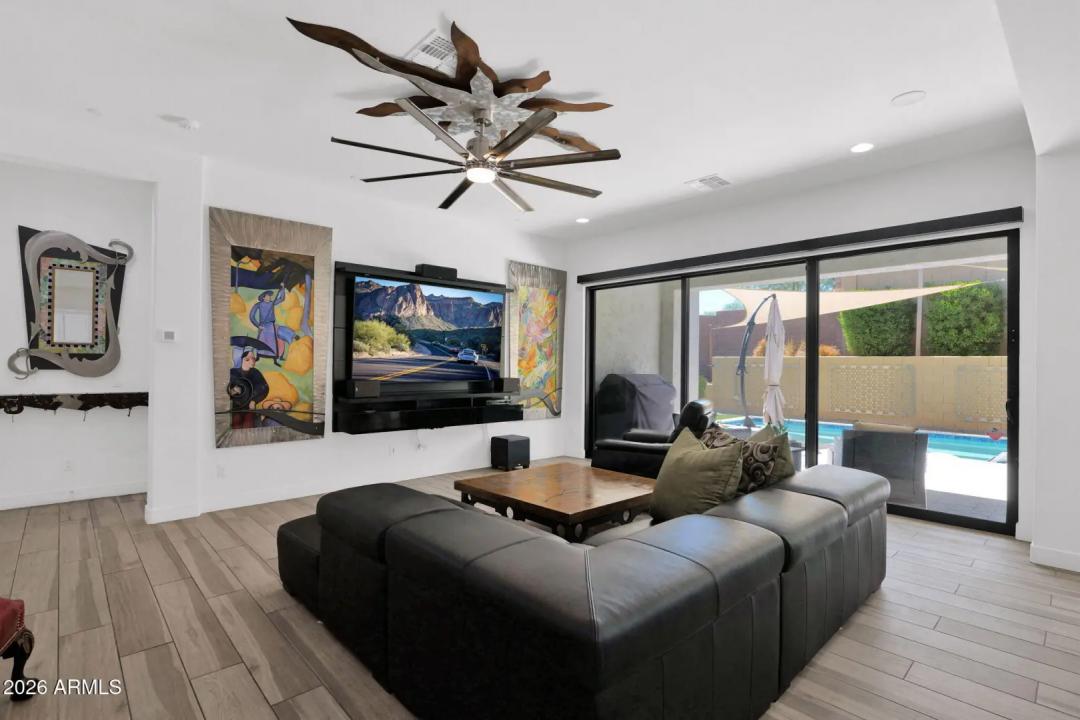 Real Estate Picture 12