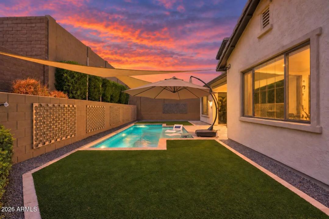 Real Estate Picture 3