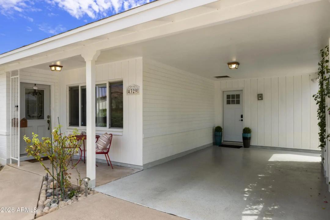 Real Estate Picture 4