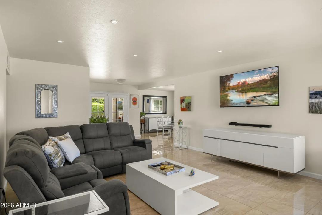 Real Estate Picture 6