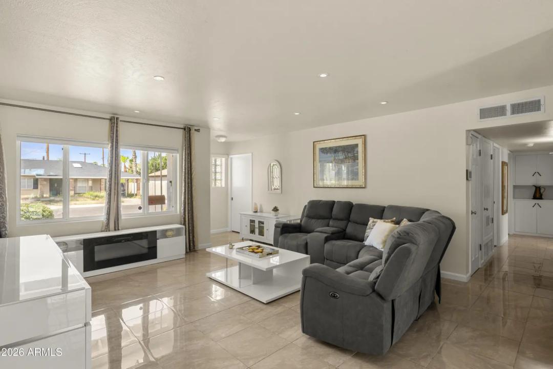 Real Estate Picture 8