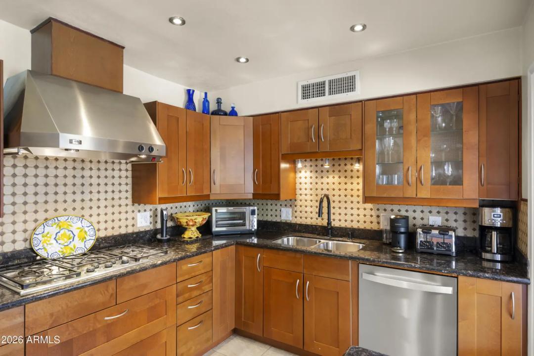 Real Estate Picture 10