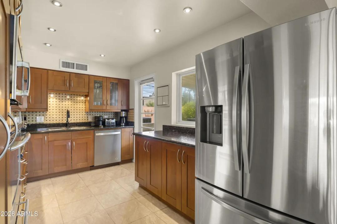 Real Estate Picture 11
