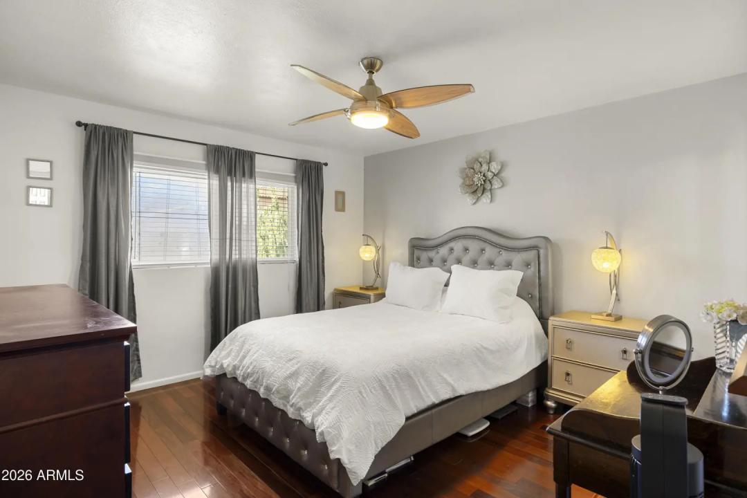 Real Estate Picture 12