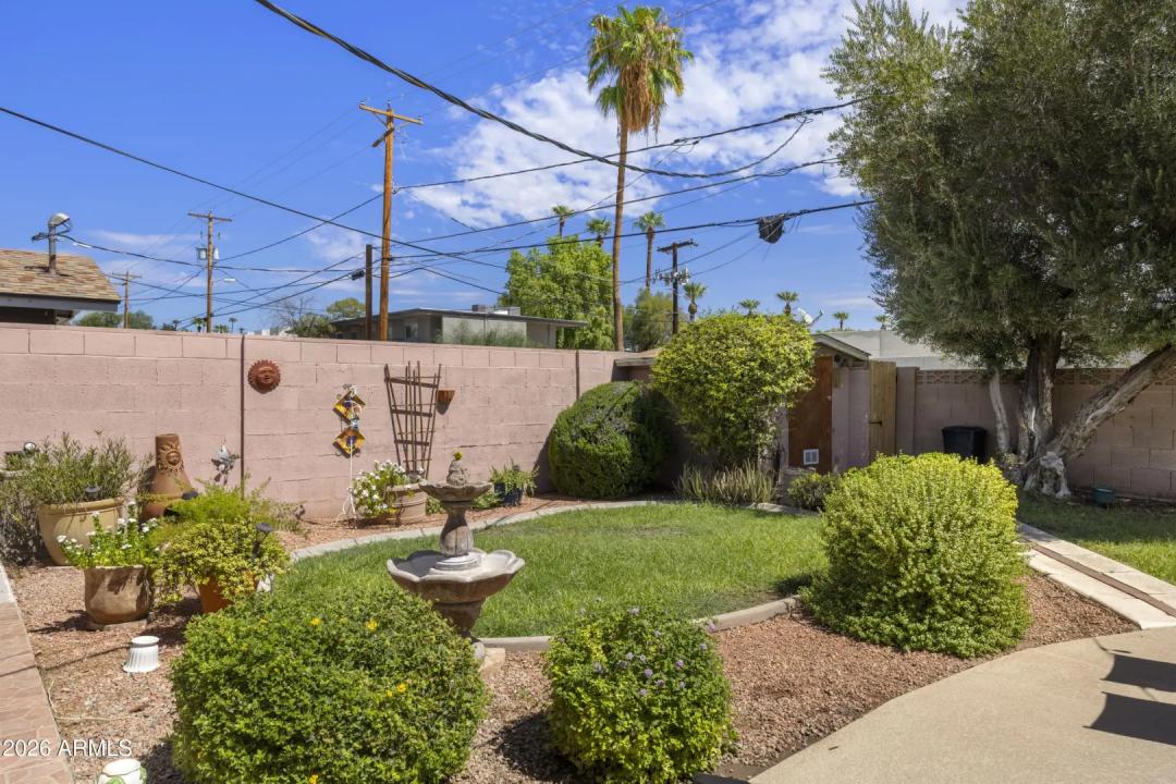 Real Estate Picture 24