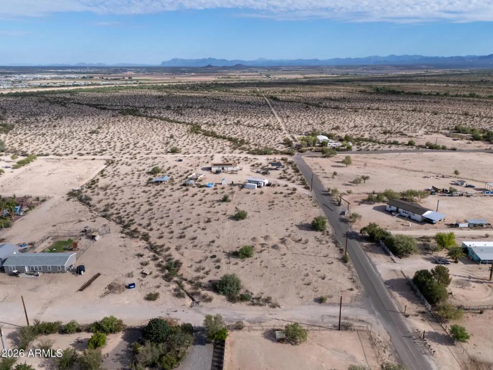 Real Estate Picture 17