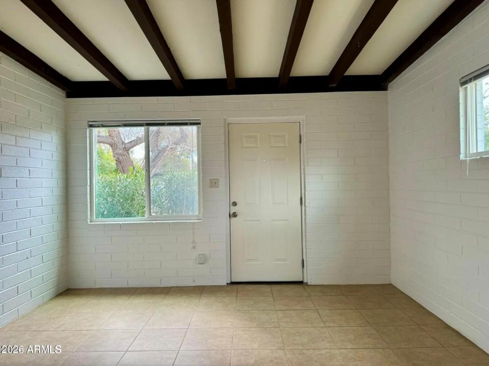 Real Estate Picture 4