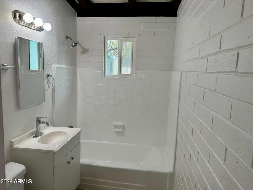 Real Estate Picture 14